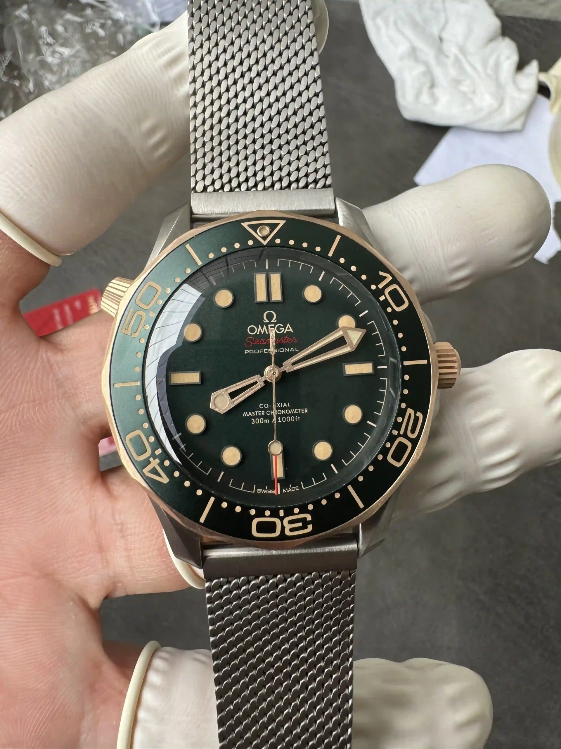 VS factory Seamaster 300M Diver Titanium/Bronze Green Dial Titanium Mesh Bracelet